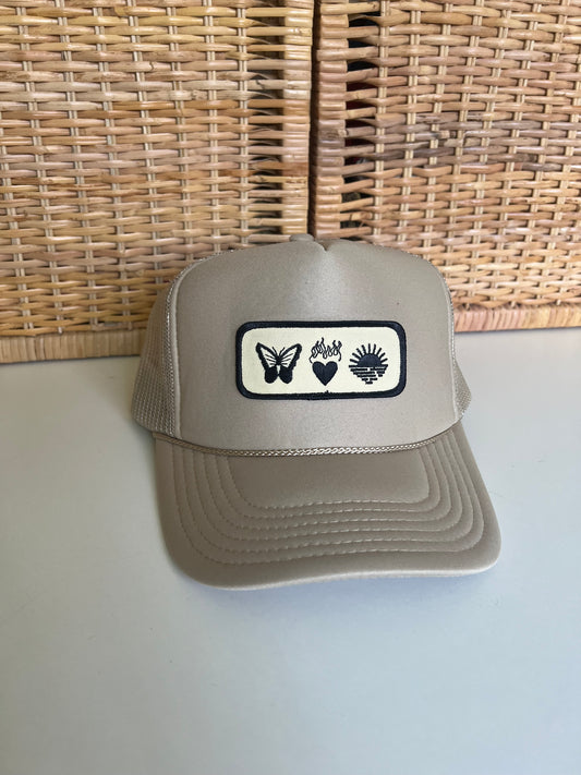 The trucker hat *beige