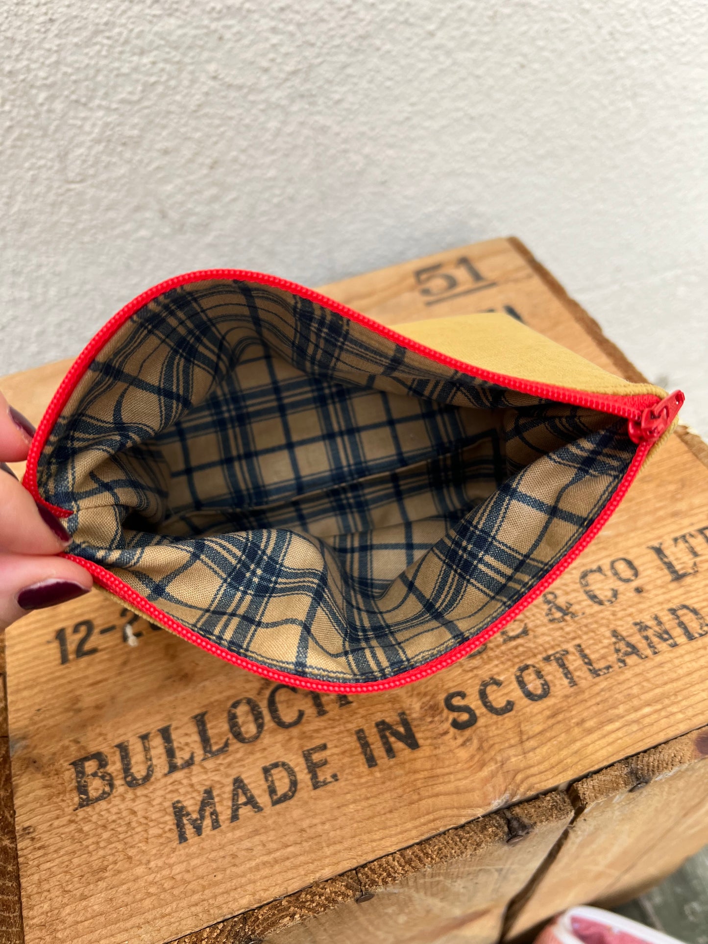 Stash all pouch *golden- red zipper