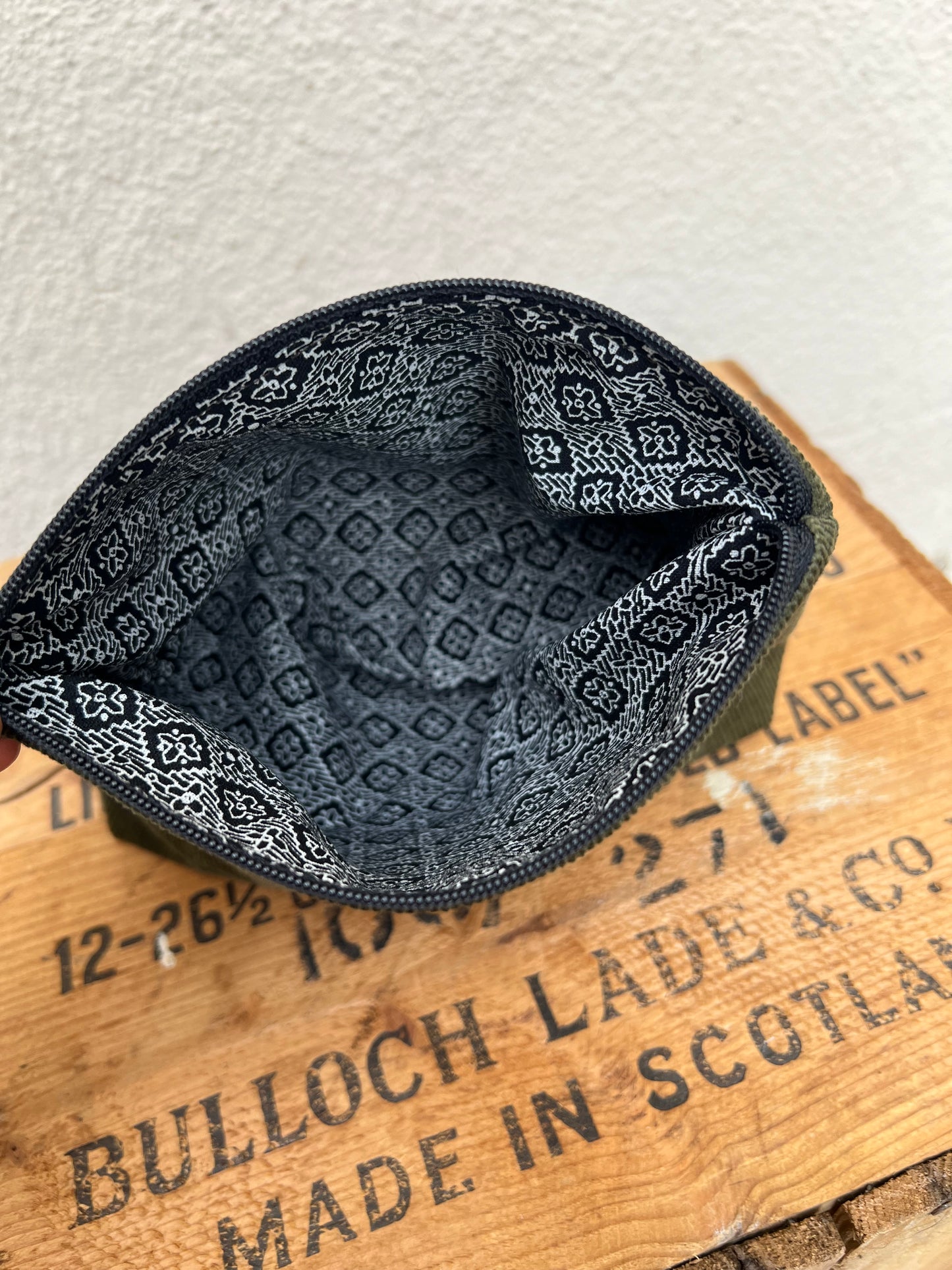 Stash all pouch *olive - black zipper